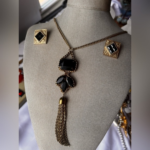 Vintage statement gold and black necklace and earrings set - Picture 6 of 13